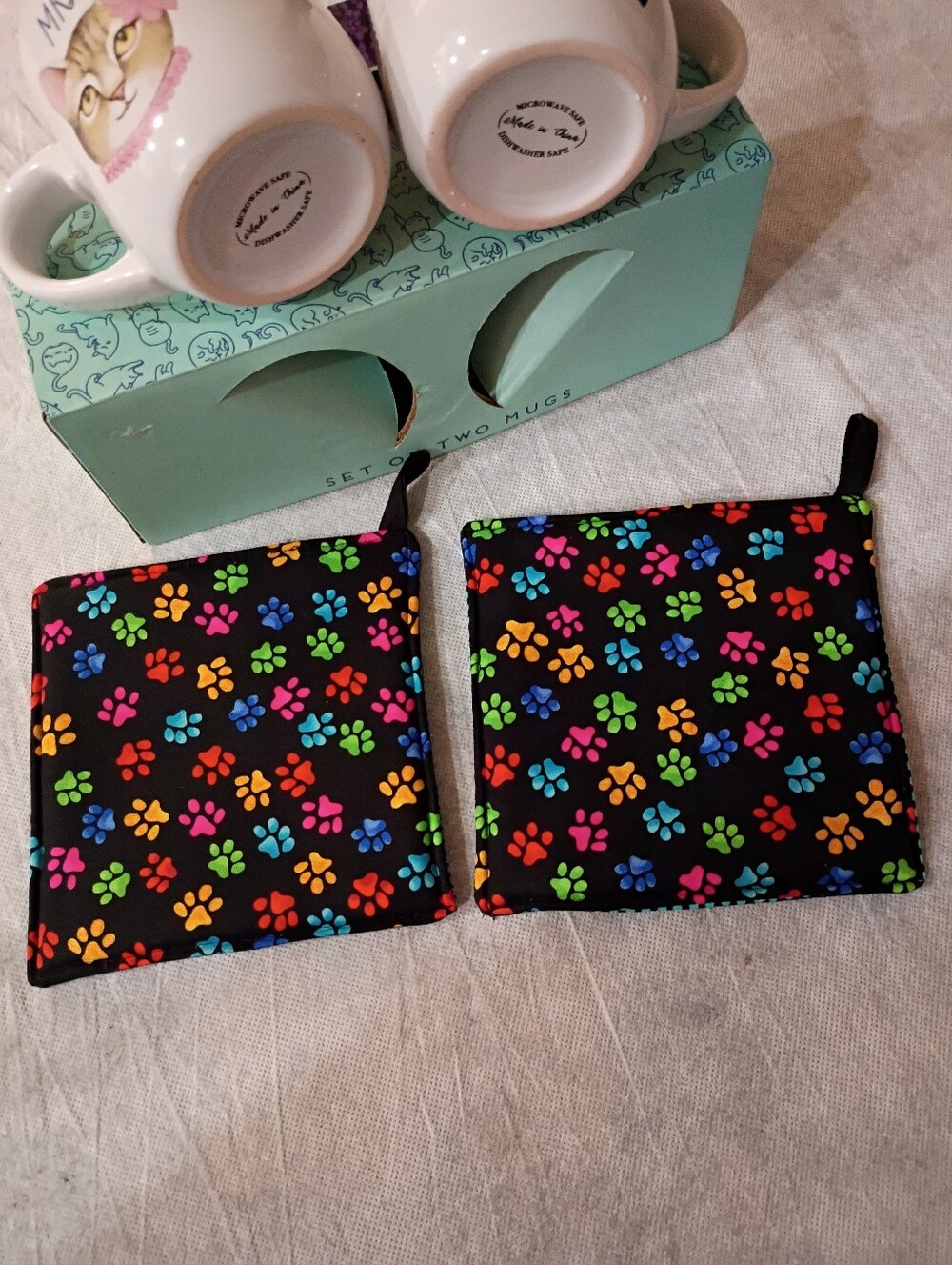 MR. &MRS. CERAMIC CAT MUGS AND CAT POT HOLDERS. - Picture 6 of 6